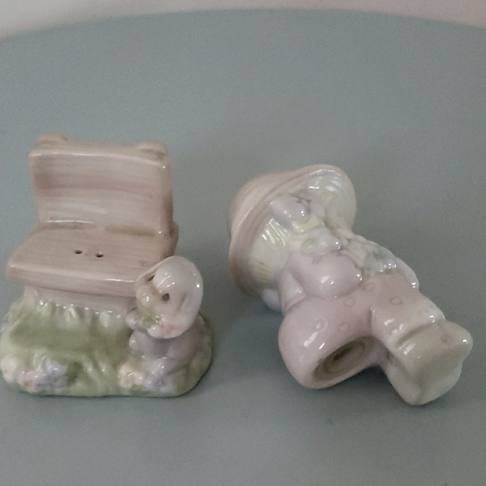 Precious Moments - Seasoned with a Smile - Enesco Salt and Pepper Shakers. - Picture 9 of 16